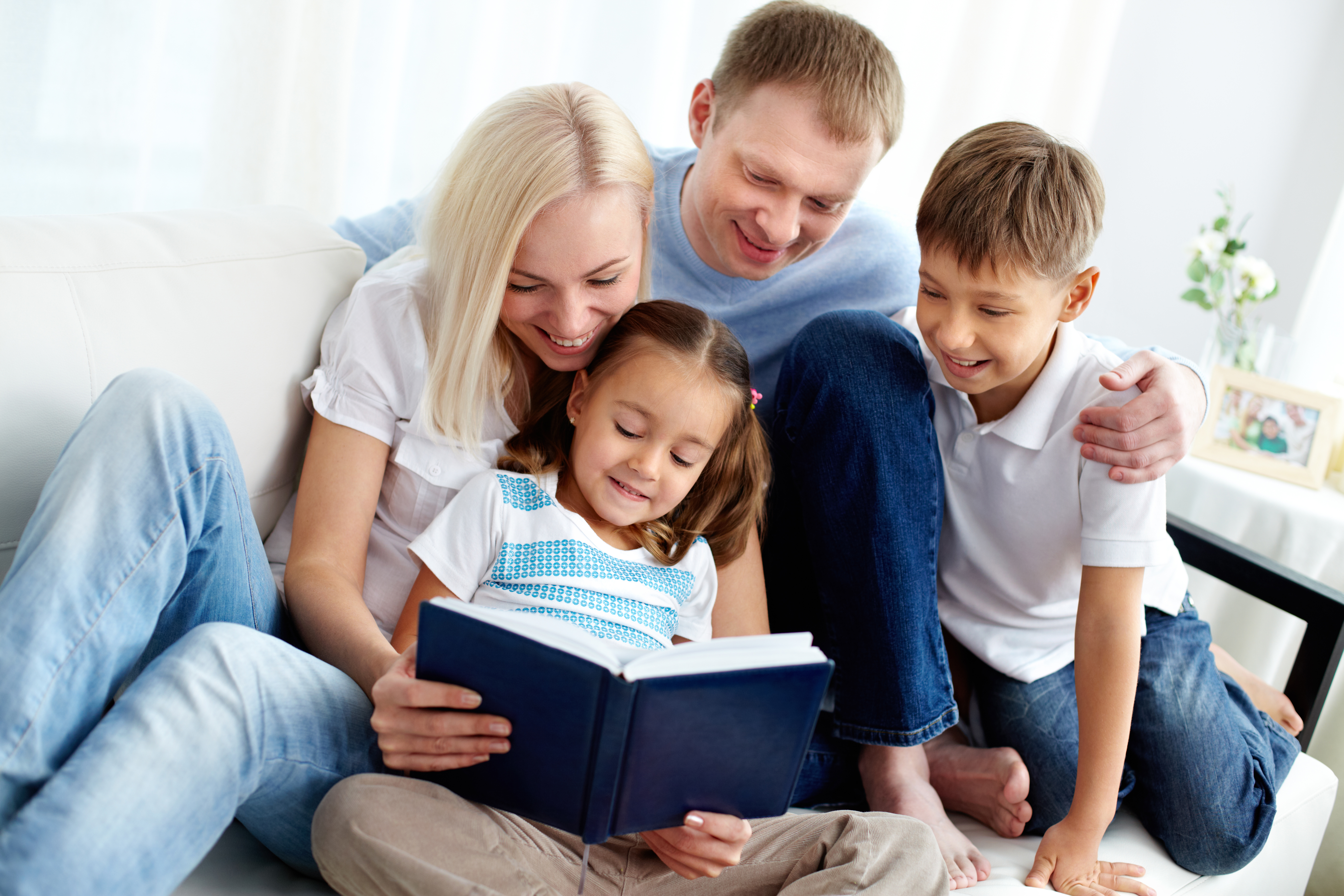 Сценарий семейное чтение. Ребенок в семье. Родители и дети. Воспитание ребенка. Современная семья.